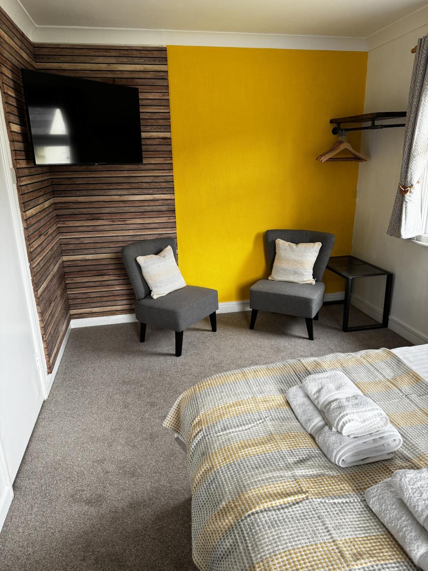 Hotel Watermead House