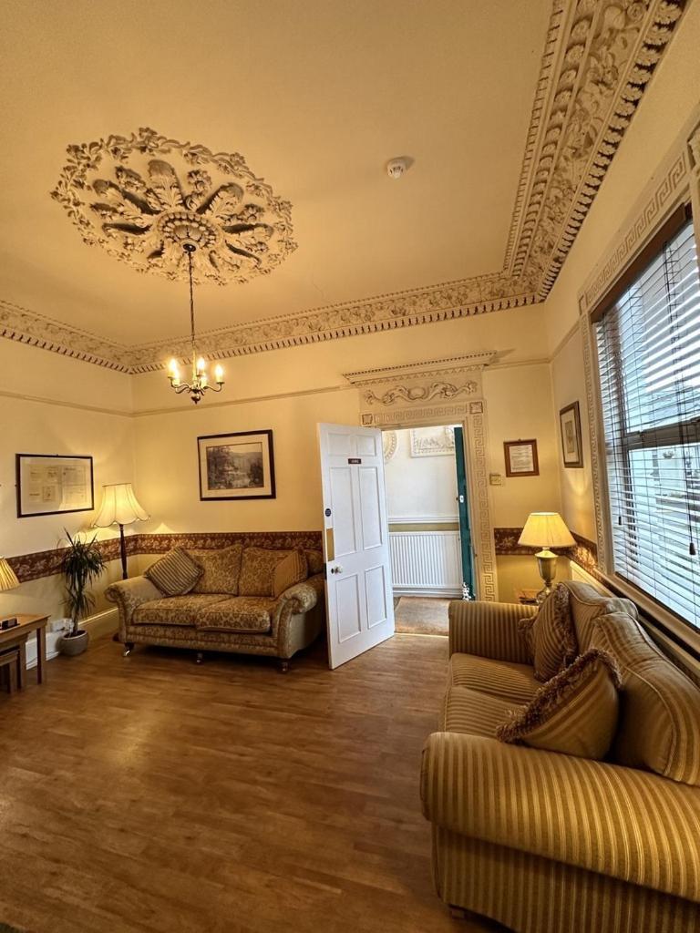Hotel Watermead House