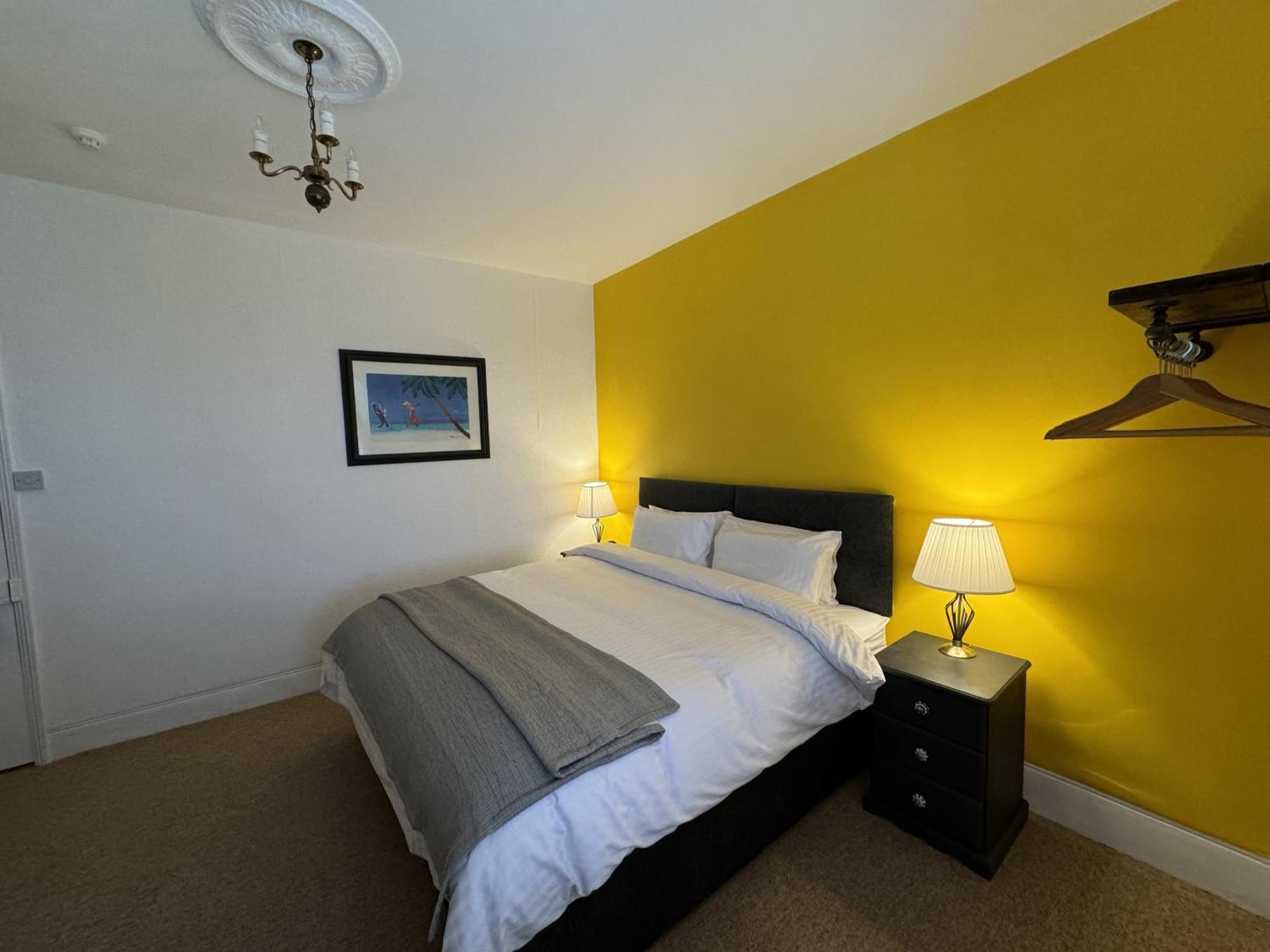 Hotel Watermead House